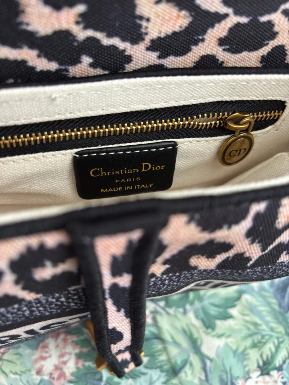Dior Leopard-Print Saddle Bag in Pink and Black with Logo Strap - Picture 4 of 5